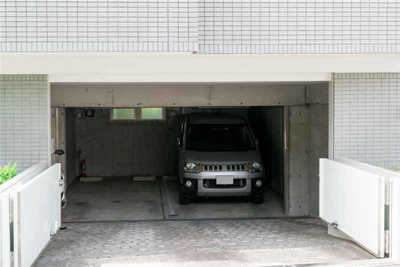 マンション下、余剰スペース